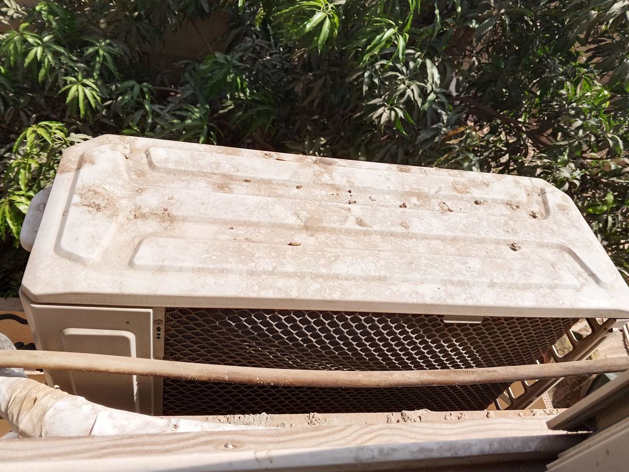مبادل حراري وفلاتر أثناء الصيانة الدورية — الشورى للتكييف