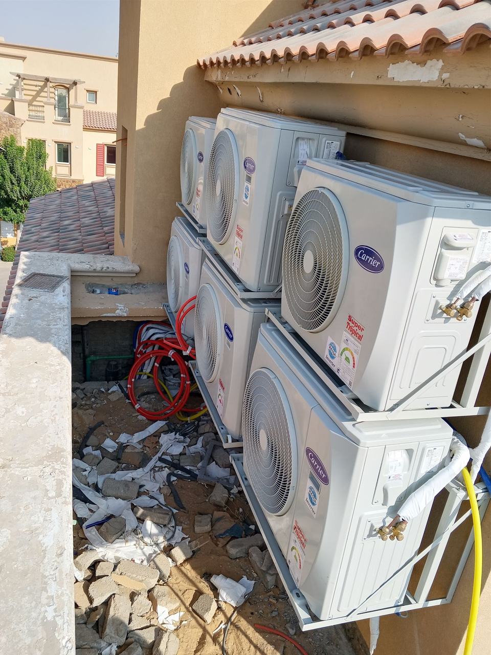 الوحدة الخارجية بعد التركيب والتوصيل والاختبار — الشورى