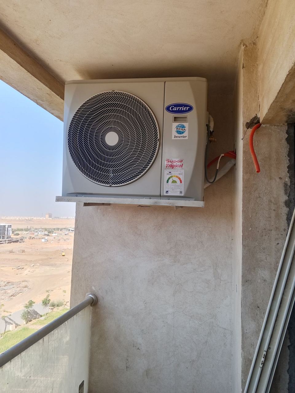 الوحدة الخارجية بعد التركيب والتوصيل والاختبار — الشورى